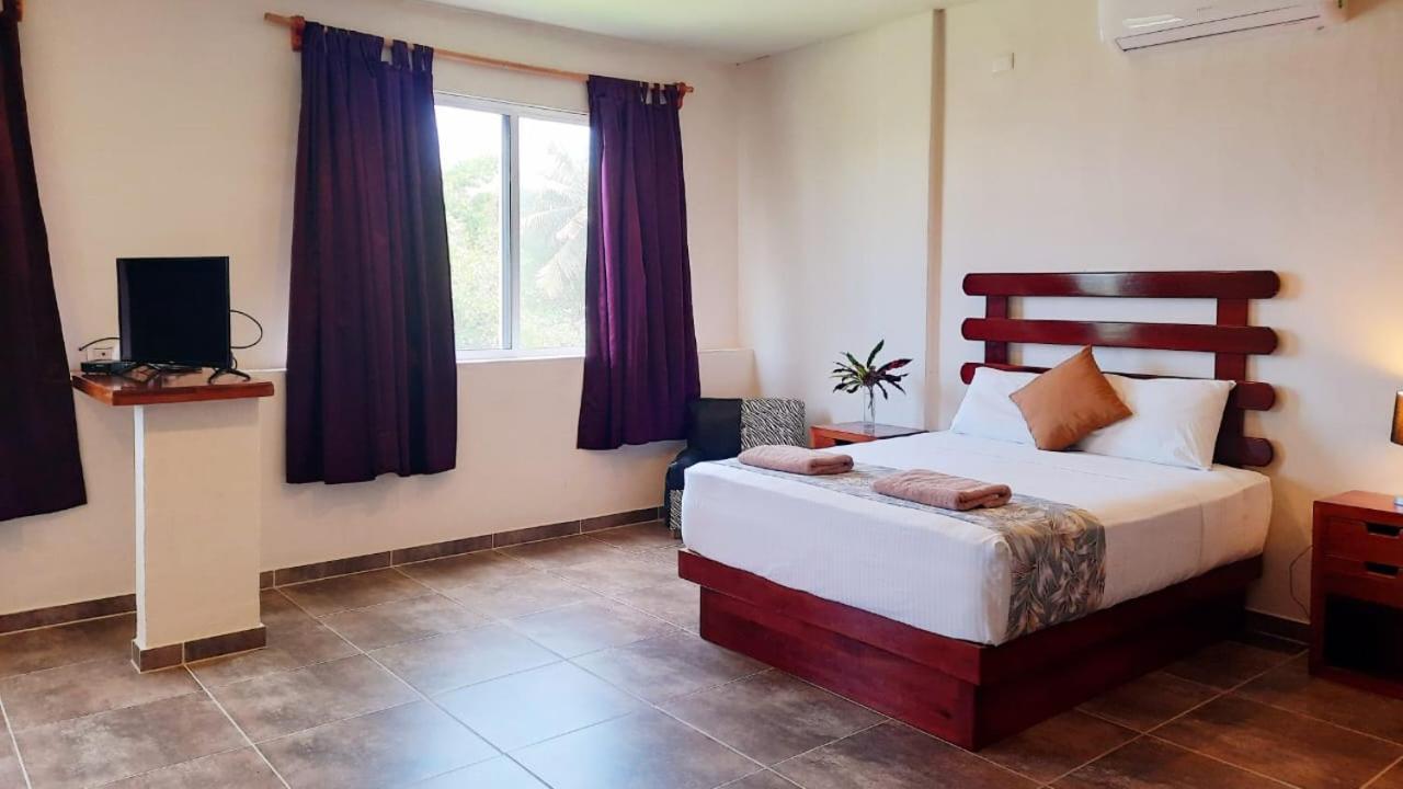 Porto Coral Hotel & Suites Chetumal Exterior photo